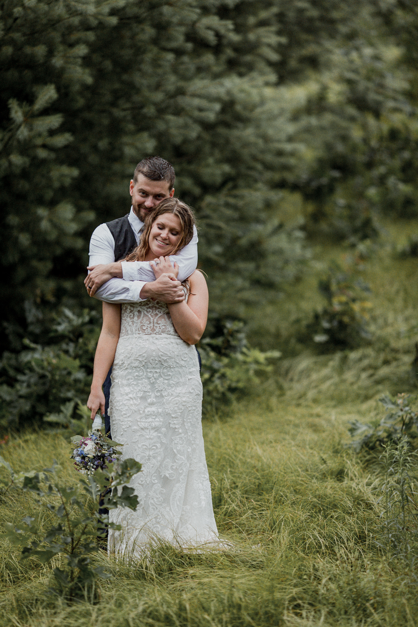 wedding pictures in the rain