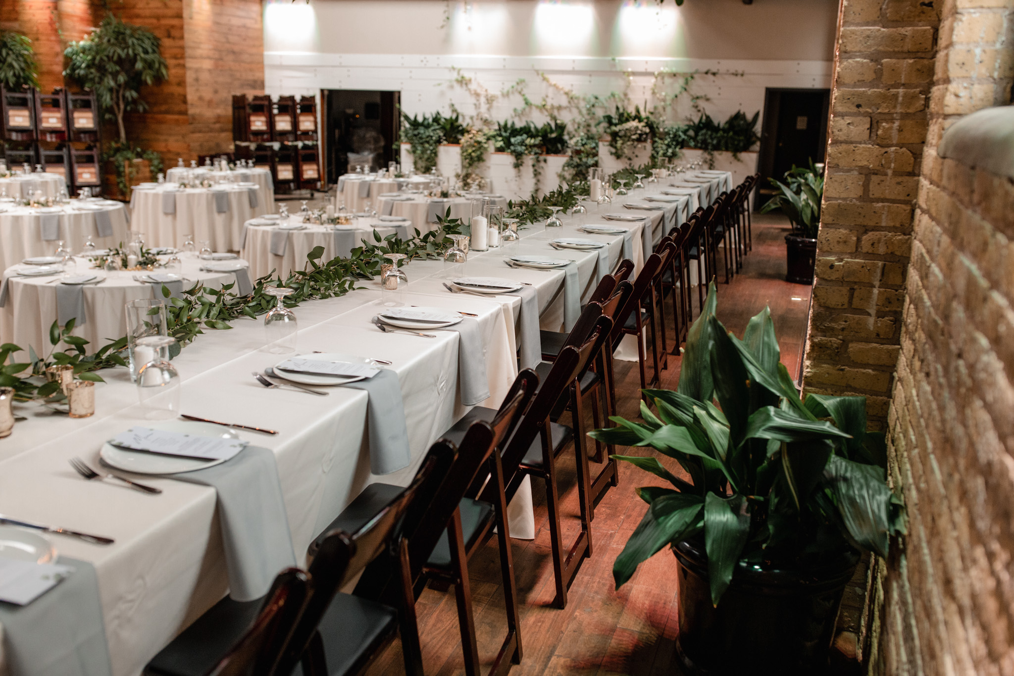 Milwaukee Ivy House green and white head table setting weding