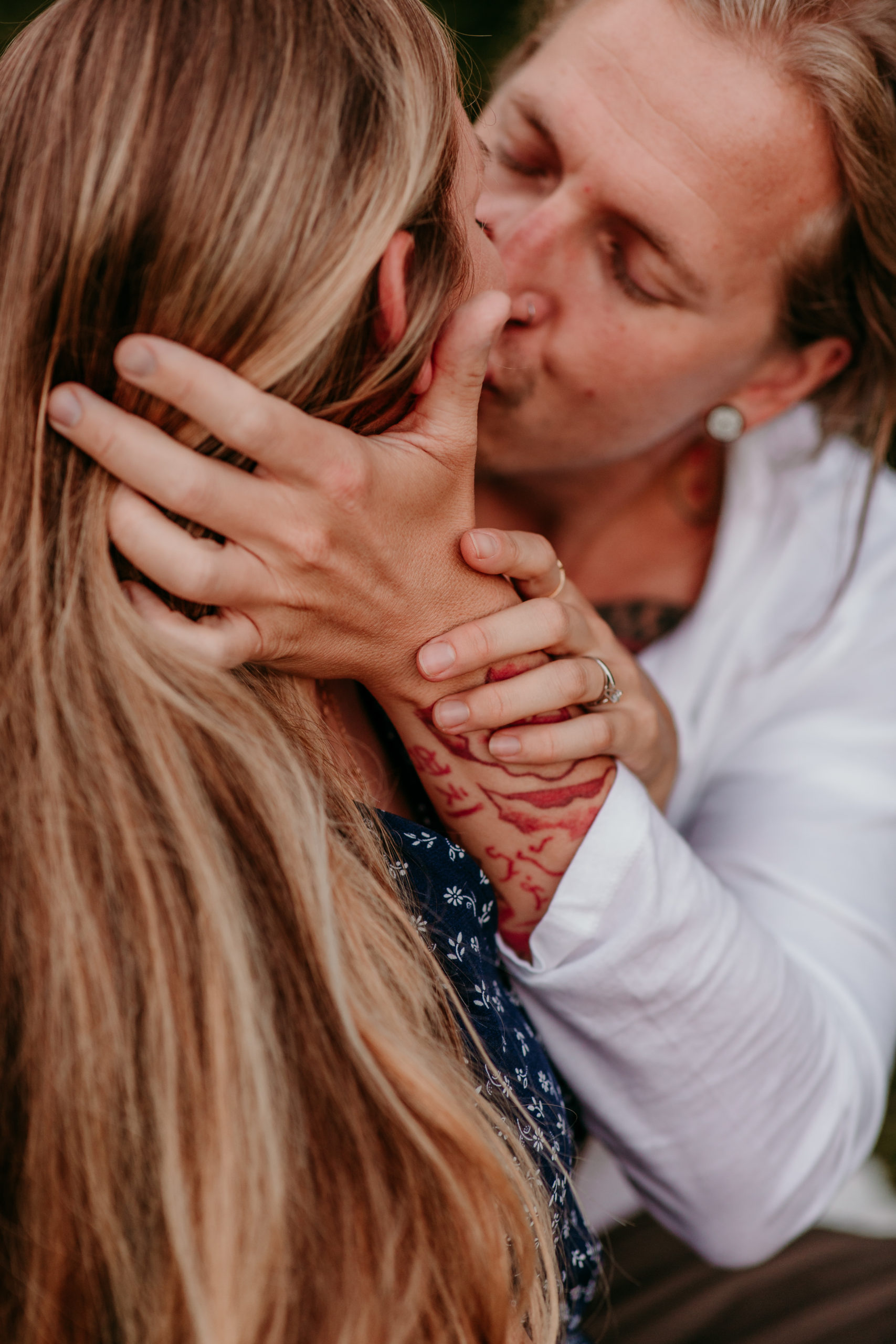 close up of naturey couple passionately kissing