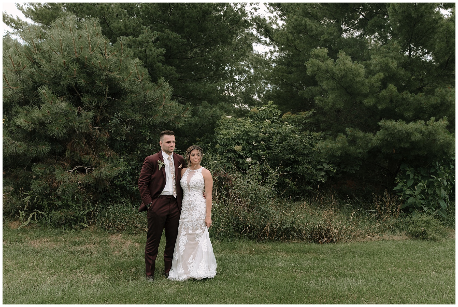 Moody bohemian wedding picture - hipster wedding - natural editing style