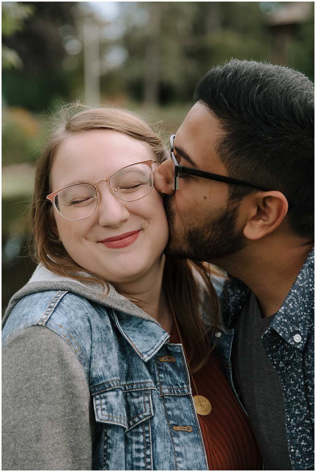 Engagement photo poses in wisconsin