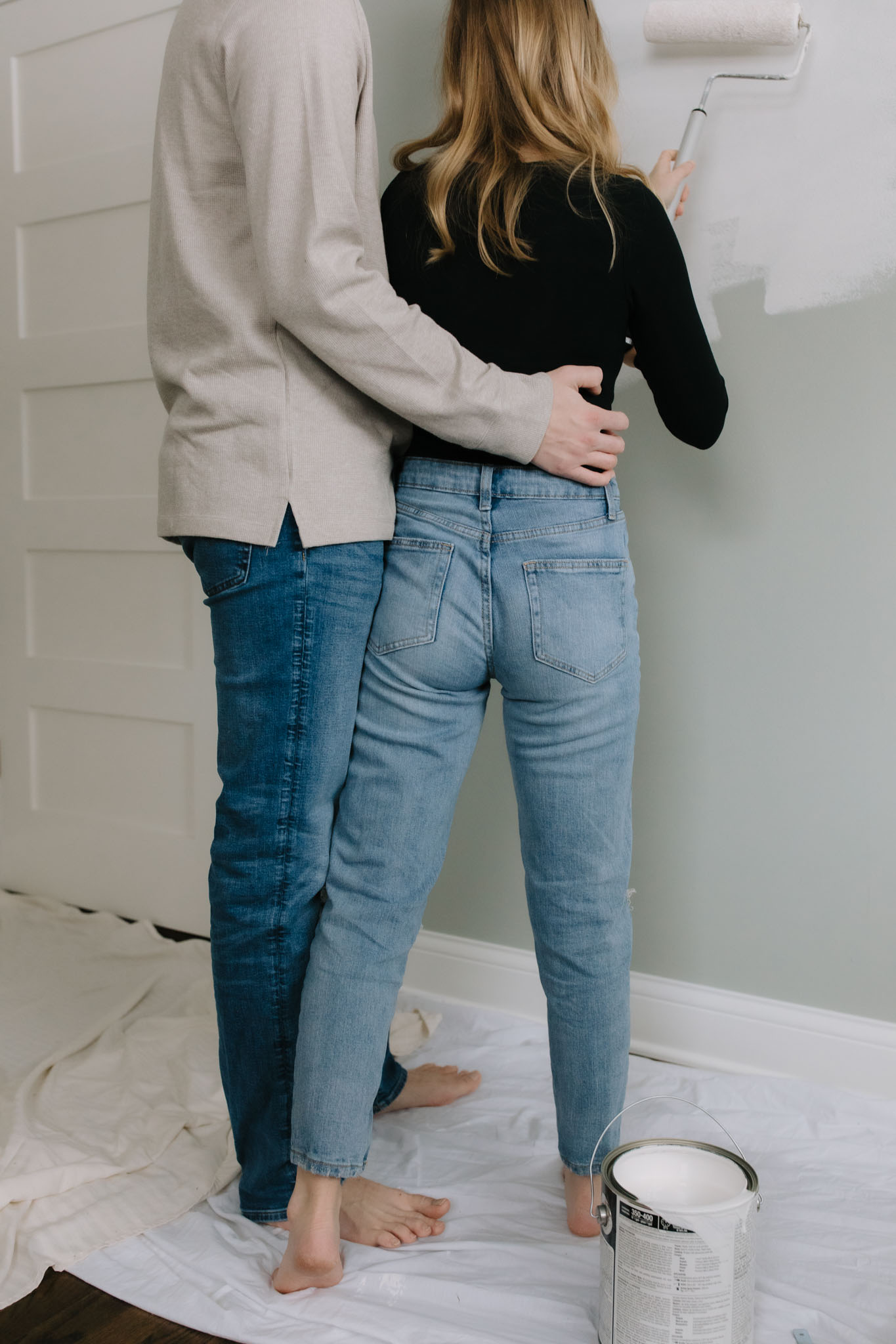 Creative couples pictures - painting the walls