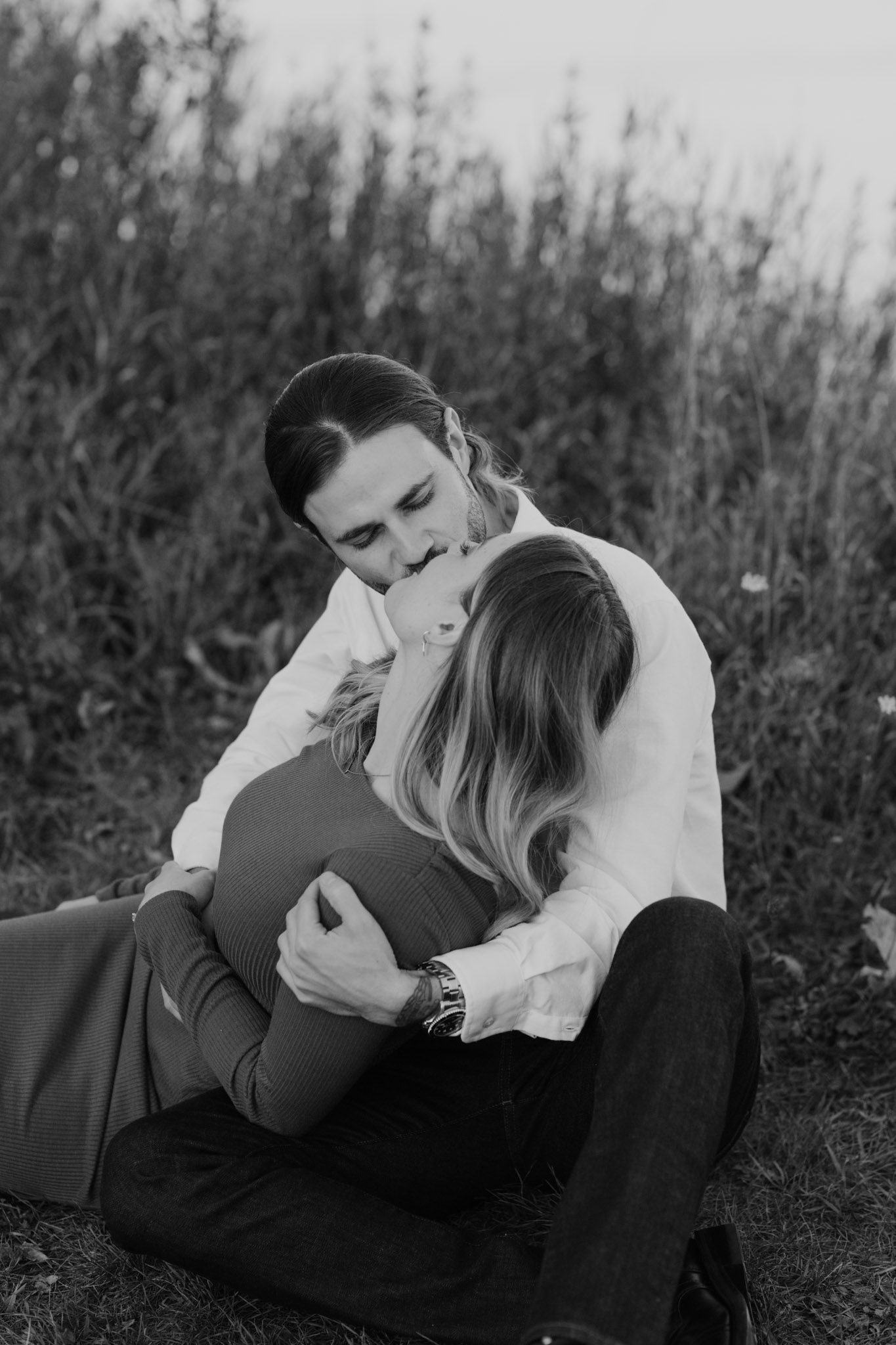 Man and woman kissing in the grass
