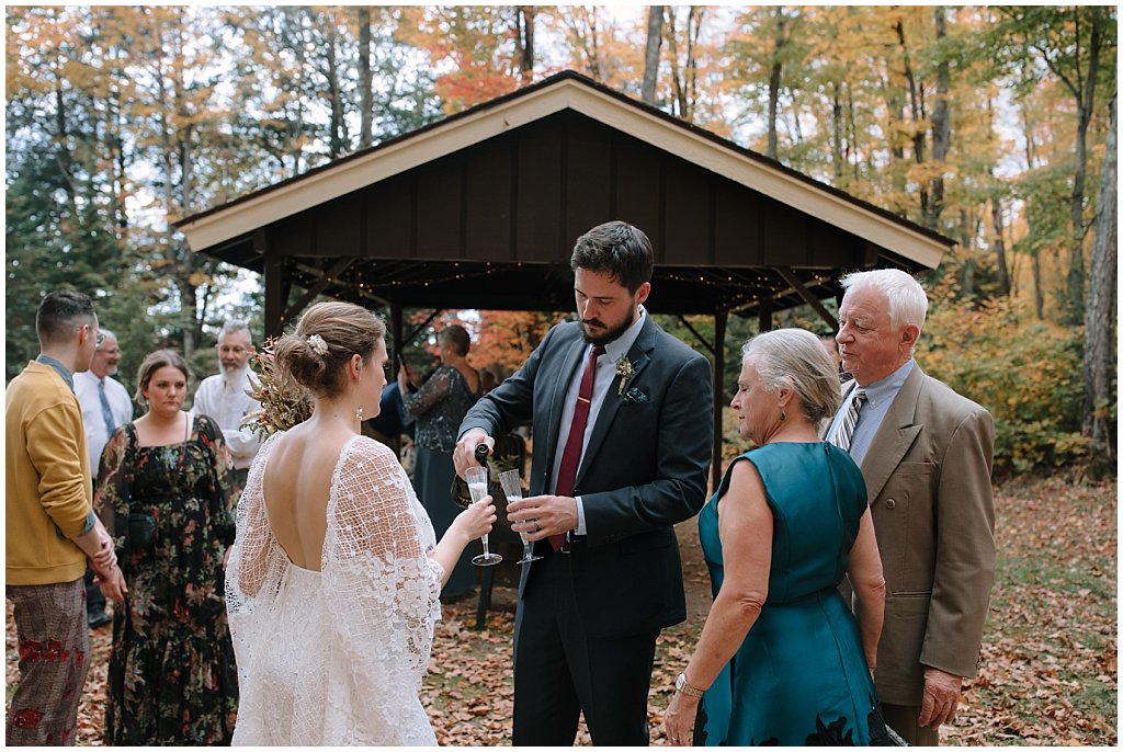 Champagne toast - Wedding photos 