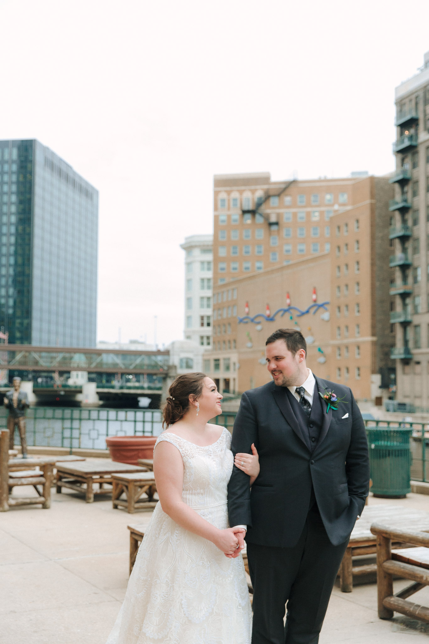 Bride and groom wedding photos on Milwaukee's Downtown Riverwalk