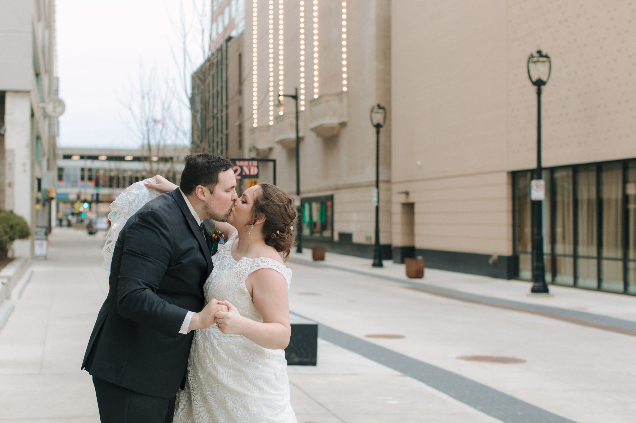 Bride and groom wedding photos on Milwaukee's Downtown Riverwalk