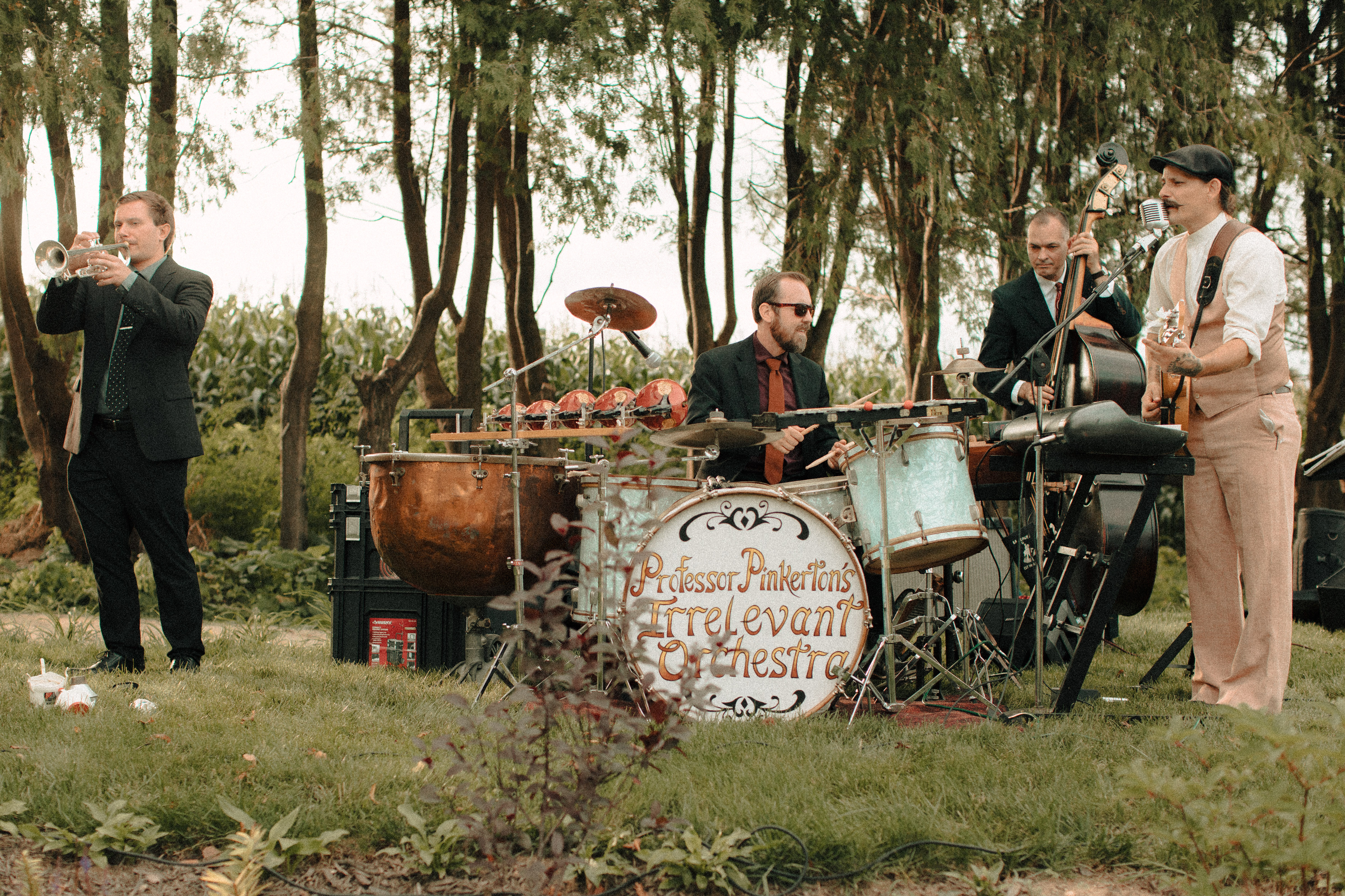 speakeasy jazz band Profesor Pinkertons Irrelevant Orchestra performing at a garden wedding