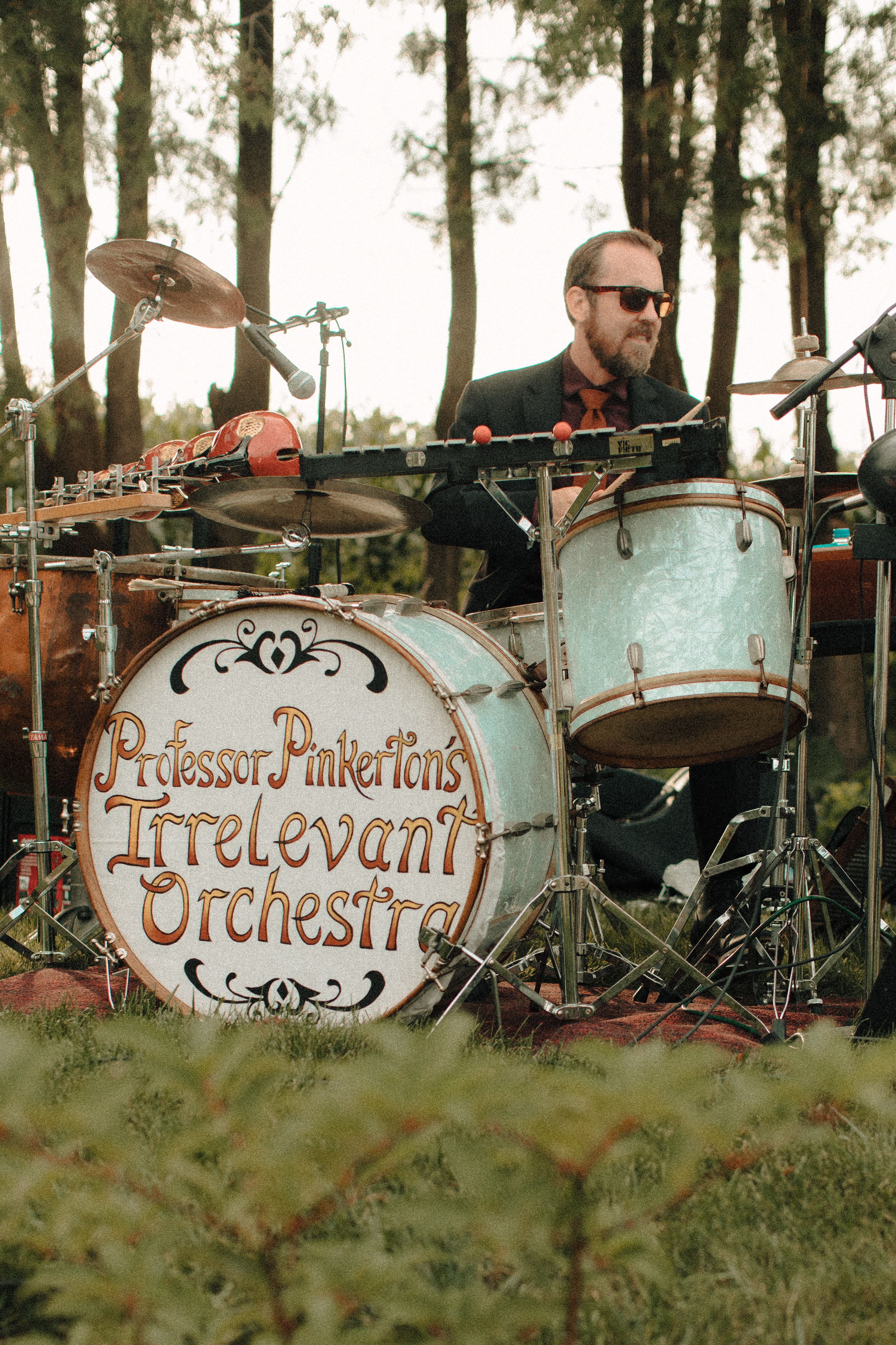 speakeasy jazz band Profesor Pinkertons Irrelevant Orchestra performing at a garden wedding